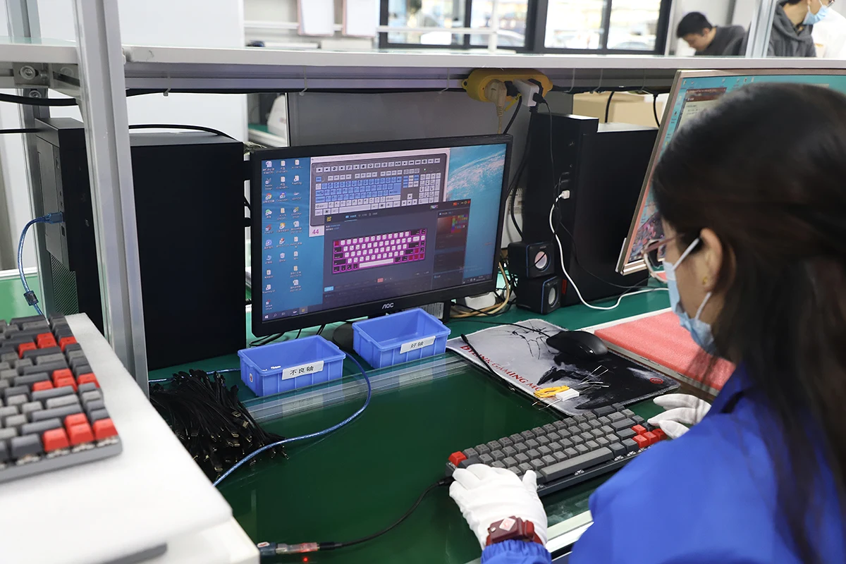 Keyboard inspection workstation
